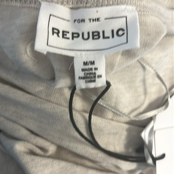 For The Republic Wrap Top in Gray, Sz M - Picture 2 of 8
